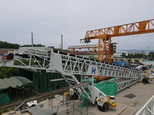 Tracked Mobile Stacker Wheeled Telescopic Stacker Conveyor OEM